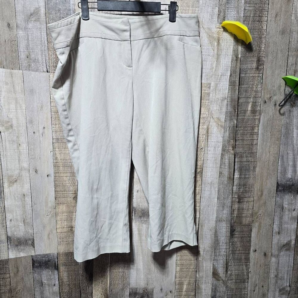 Maurices Beige Khaki Capri Dress Pants 14 Office Work Business Neutral Summer